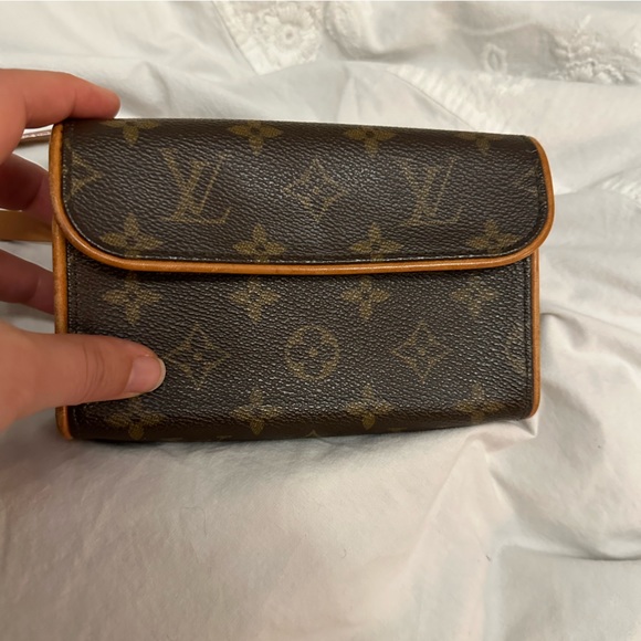Louis Vuitton Monogram Florentine Pouchette - Picture 3 of 9